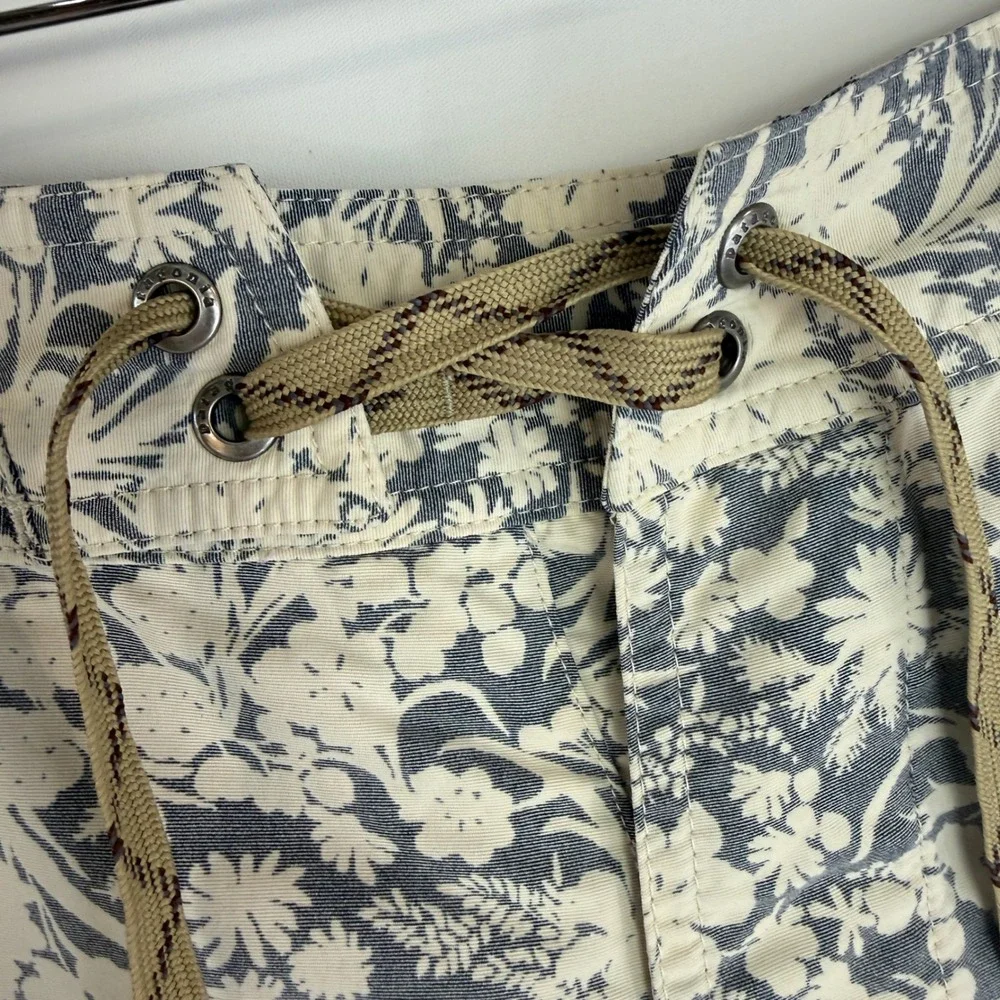 Patagonia Wavefarer Board Shorts Men 31 Blue Floral Print 86772S8 Nylon